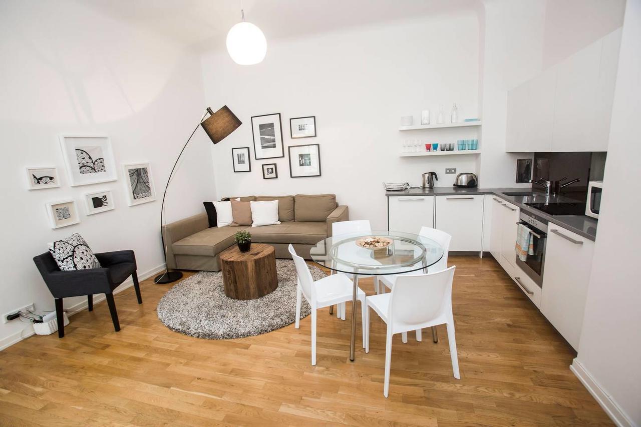 Quiet Apartment With Balcony Charles Bridge 프라하 외부 사진