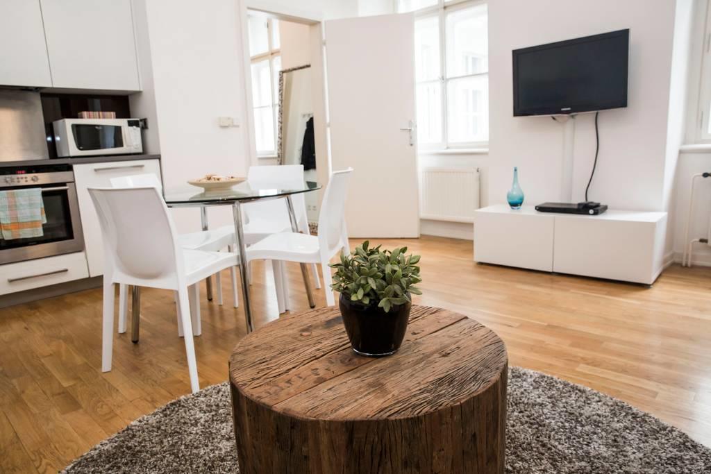 Quiet Apartment With Balcony Charles Bridge 프라하 외부 사진