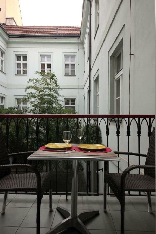 Quiet Apartment With Balcony Charles Bridge 프라하 외부 사진