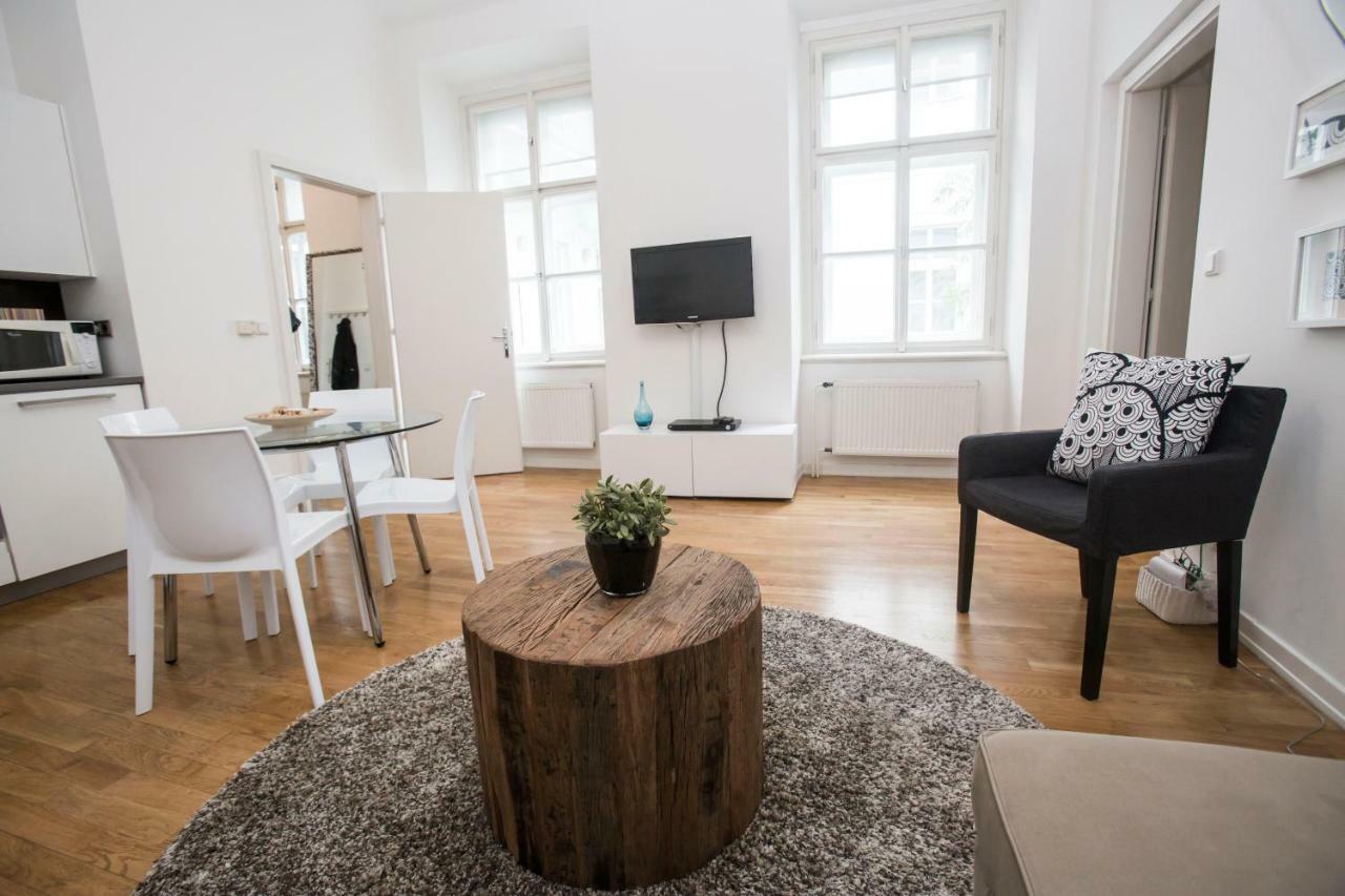 Quiet Apartment With Balcony Charles Bridge 프라하 외부 사진